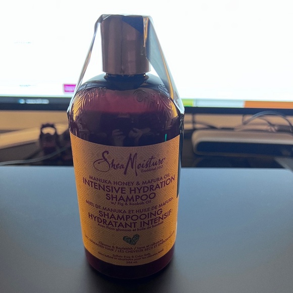 Shea Moisture Manuka Honey and Mafura Oil Intensive Hydration Shampoo - Picture 1 of 1